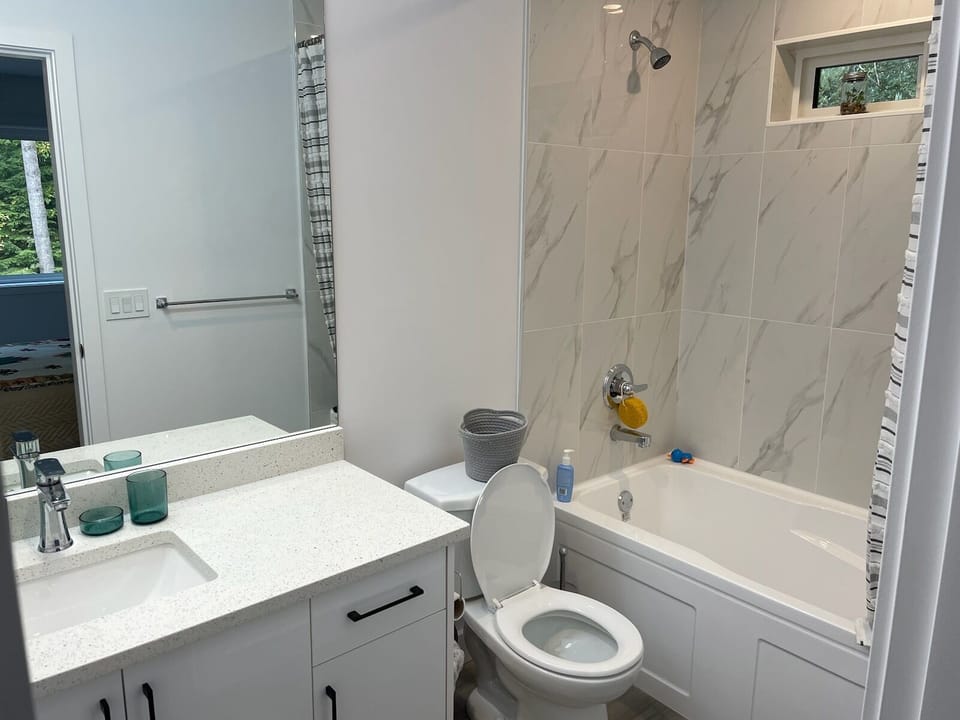 Bathroom #2 Shampoo/Cond./Gel, Soap, towels, dryer,