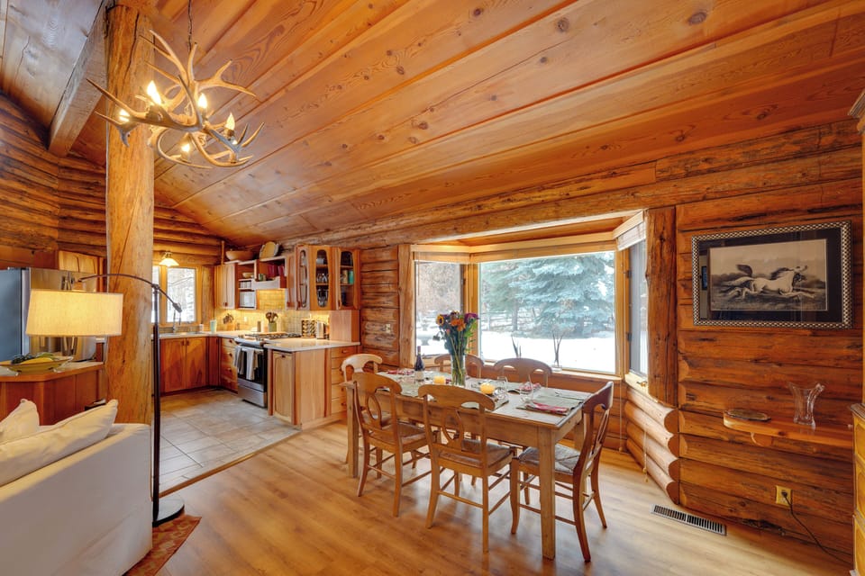 Dining Area | Dishware & Flatware Provided