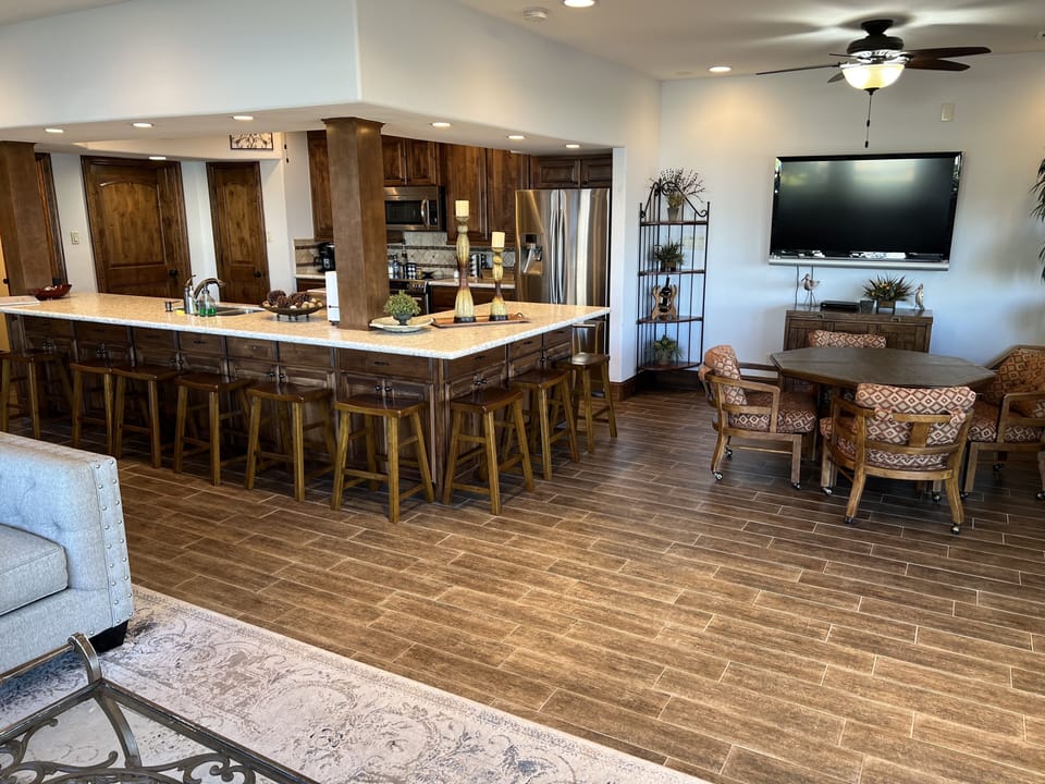 Kitchen and breakfast area.