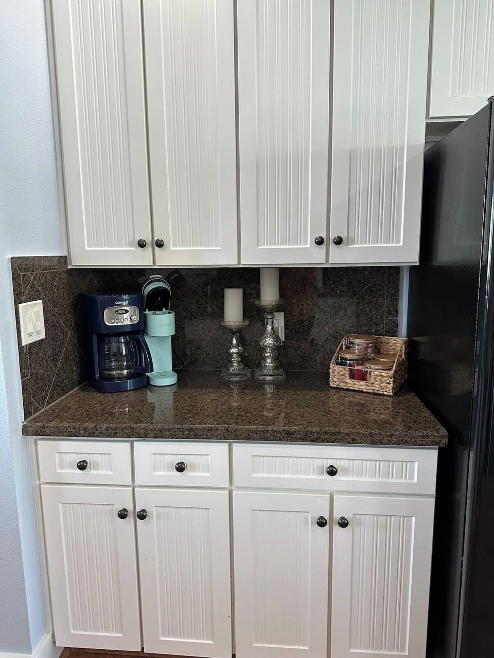 Keurig and standard coffee maker ready for that morning cup!
