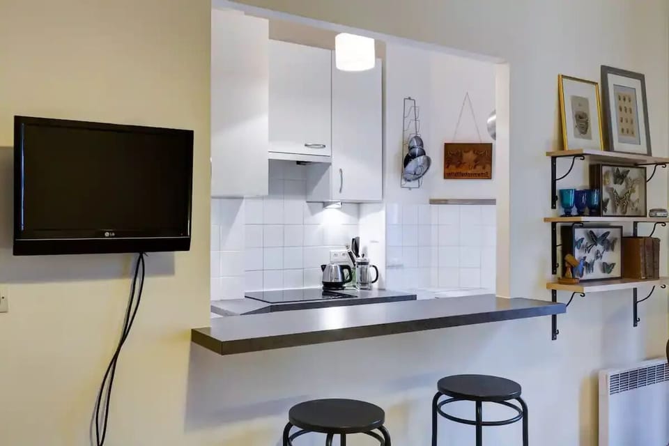This little bar is a great place to share a glass of wine while making dinner 