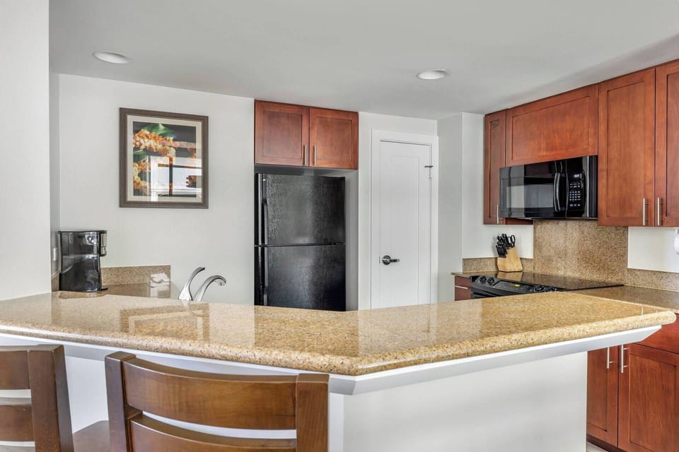 Extra counter top seating.