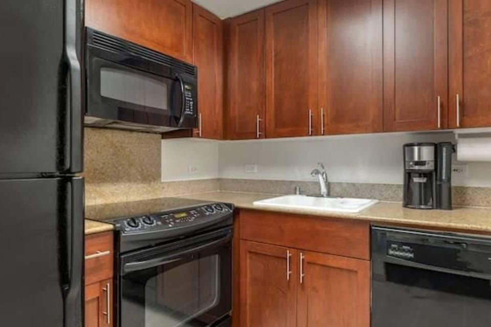 Full kitchen