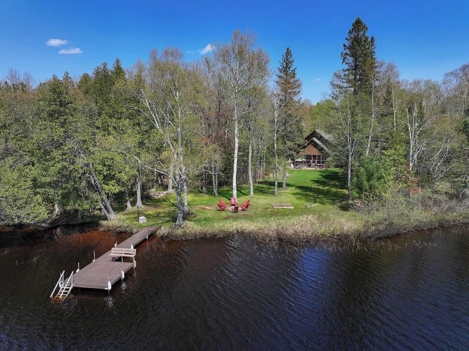 North Star Retreat - Premium Lake Front Accommodations!