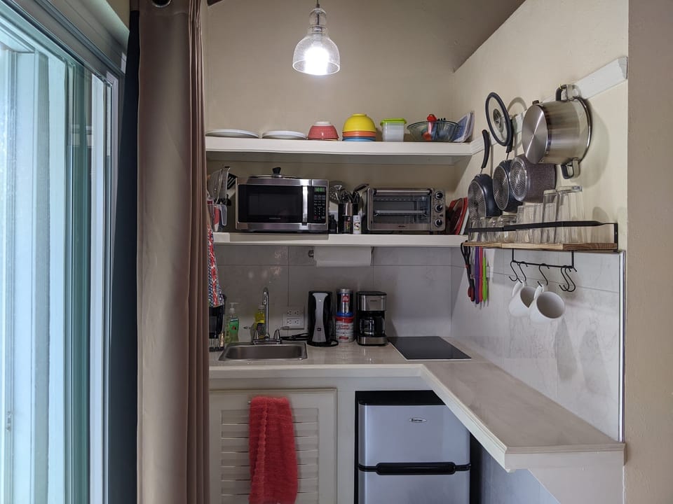 Quality cookware, induction cooktop, microwave, toaster, coffee and tea makers
