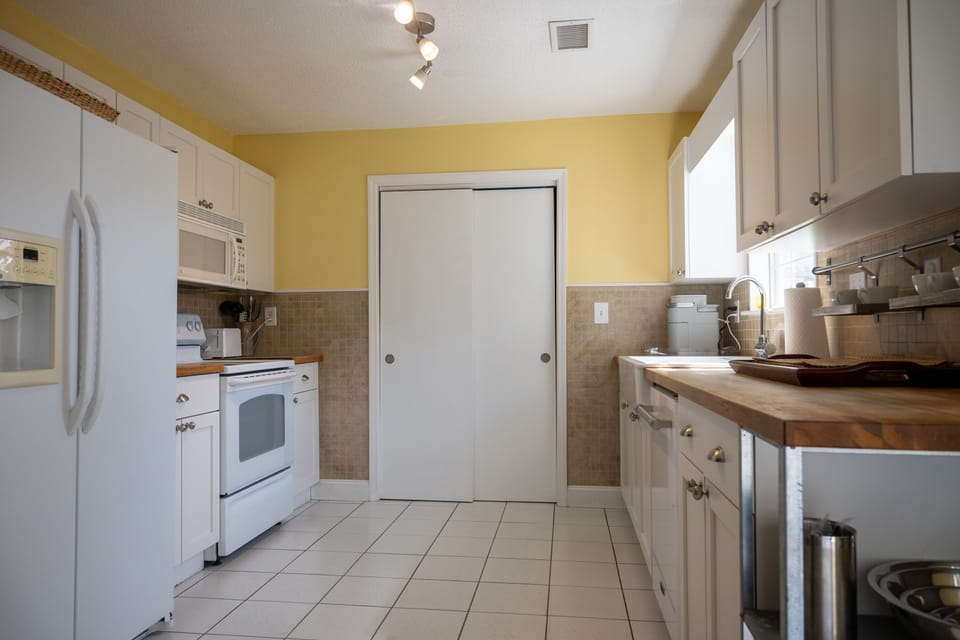 Well equipped kitchen