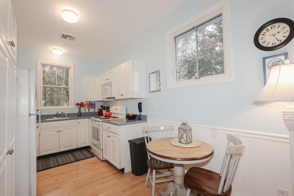 Eating area in kitchen