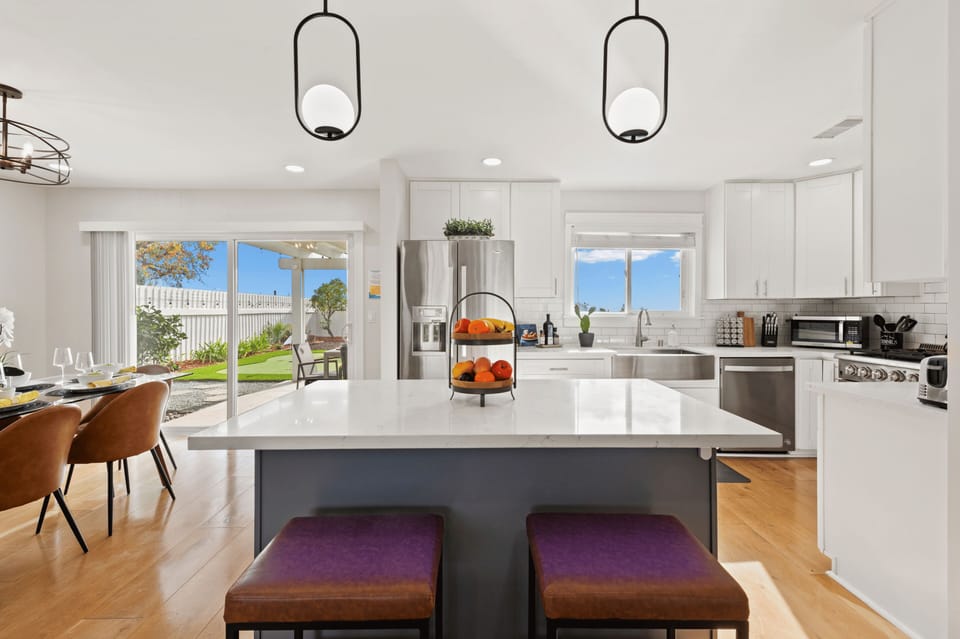 From apps to laughs, this modern kitchen sets the perfect vibe.
