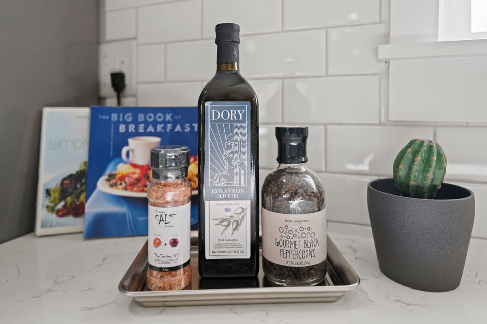 Spices and condiments to complement your meals
