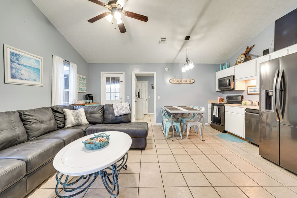 Living Room | Free WiFi | Smart TV