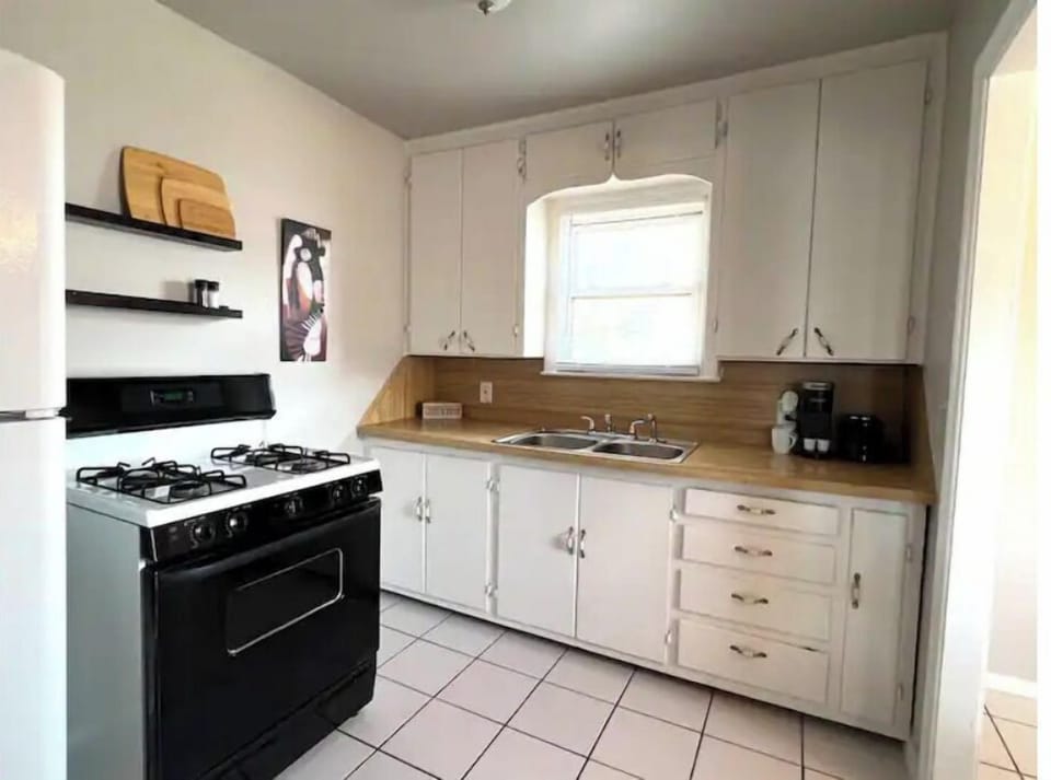 full kitchen