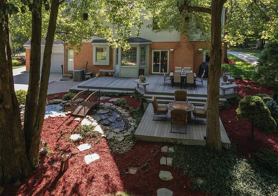 [Deck] Let's have dinner outside or just sit around the pit!