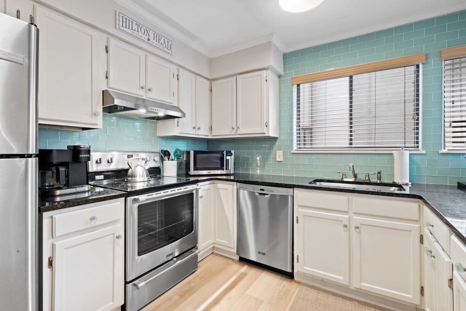 Kitchen has a Keurig coffee maker (pod/pot combo), tea kettle, and microwave.