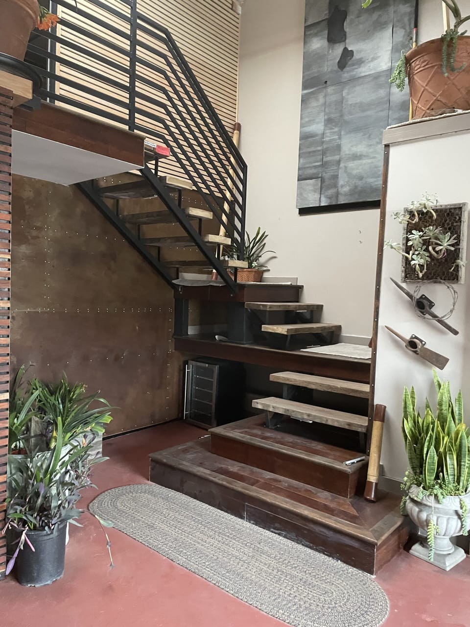 This is the downstairs common area,its not part the second floor private studio.