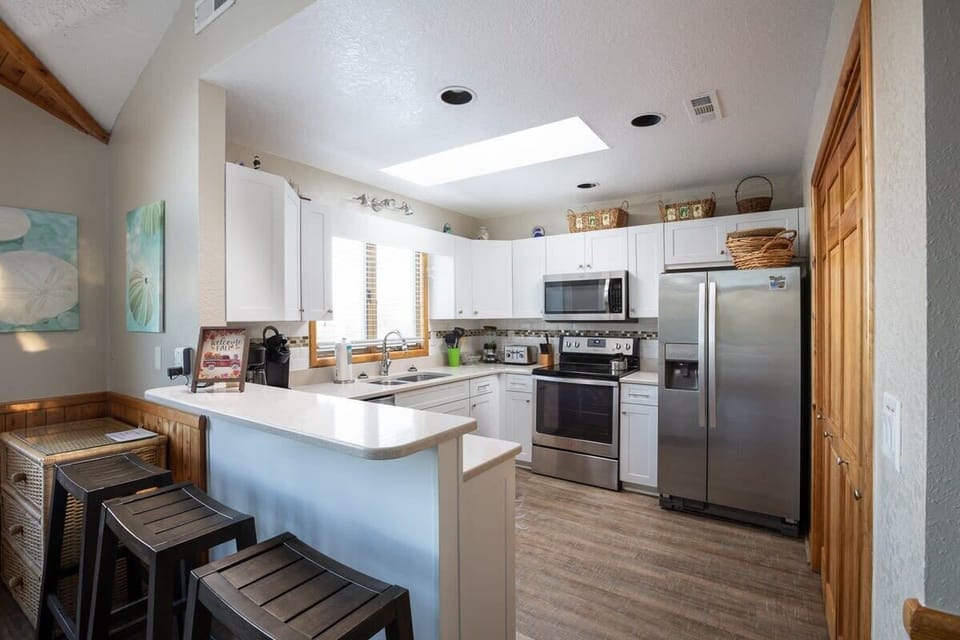 Kitchen with Breakfast Bar