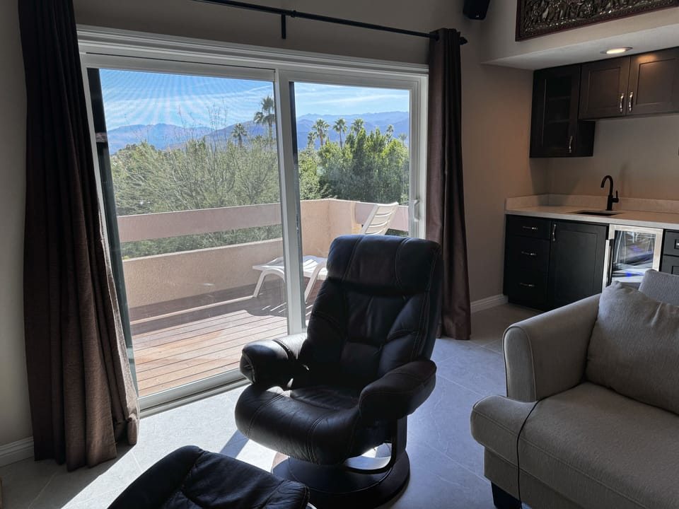 Livingroom deck