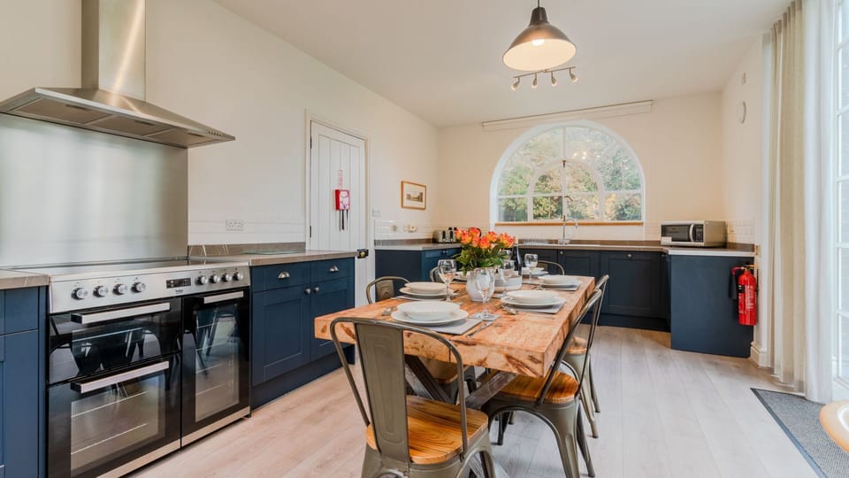 Kitchen/Dining Room, The Old Pump House, Bolthole Retreats