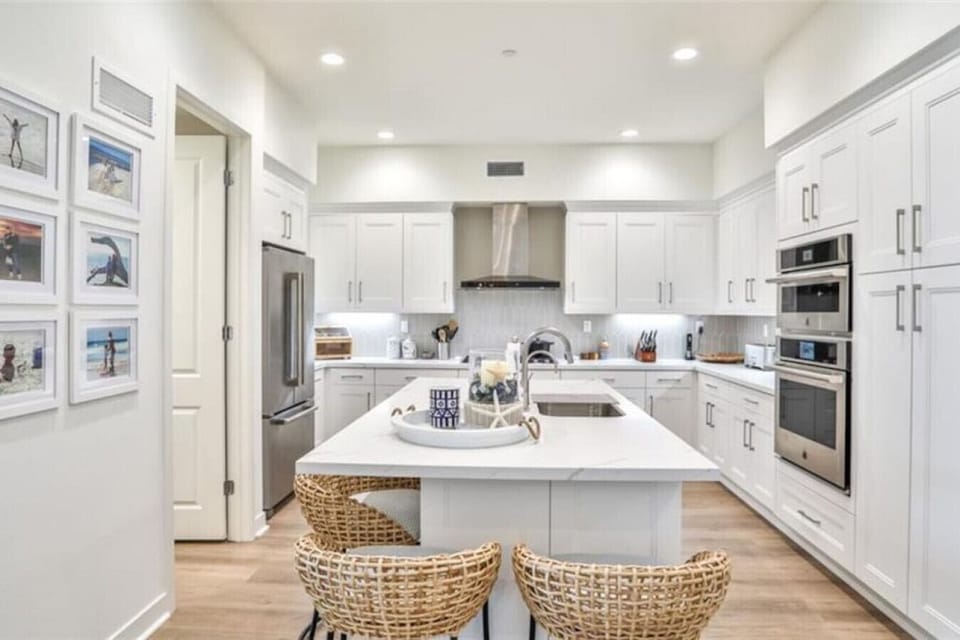 Fully Stocked Gourmet Kitchen with Stainless Appliances and Seating for Five at the Breakfast Bar