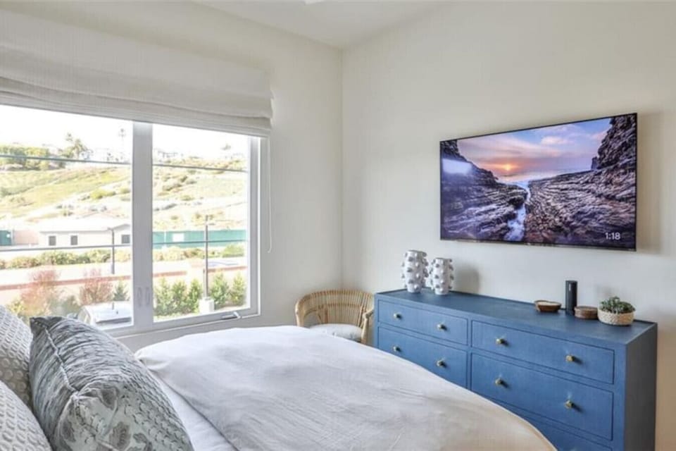 Bedroom 2 - Tranquil Teal Color Guest Room Featuring a Queen Bed and Smart TV