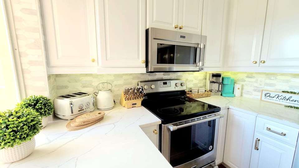 Squeaky Clean Fully Equipped Kitchen