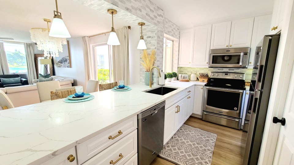 Fully Equipped Kitchen with Breakfast Island