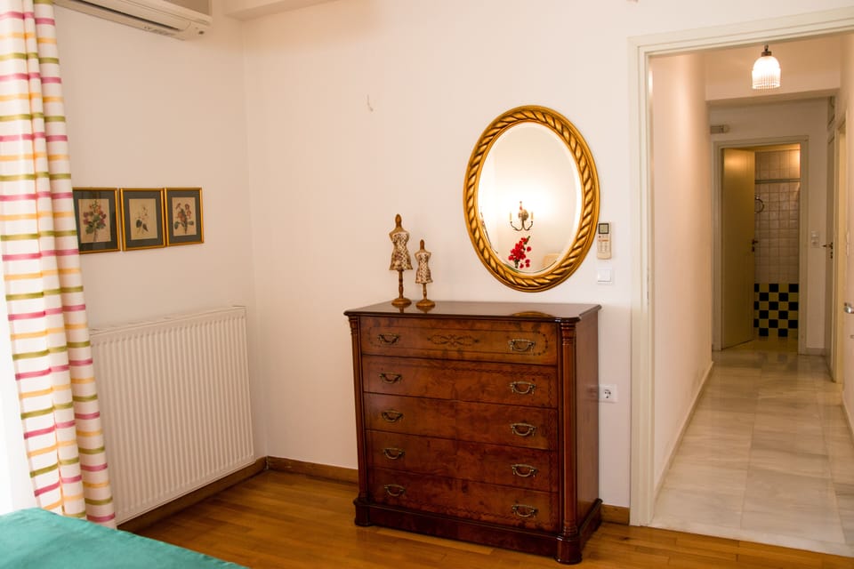 Master Bedroom with Quenn size bed