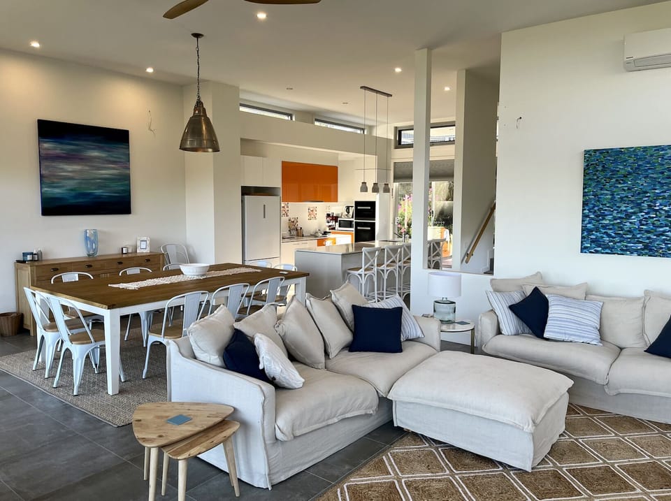 10 person dining and lounge comfortably fit the whole family