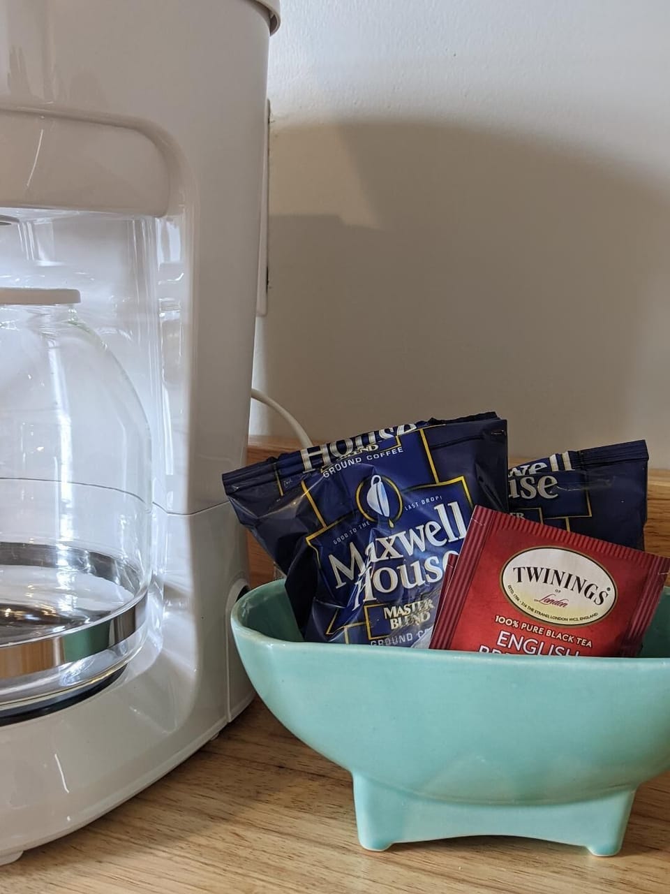 Complimentary coffee, sugar and creamer 