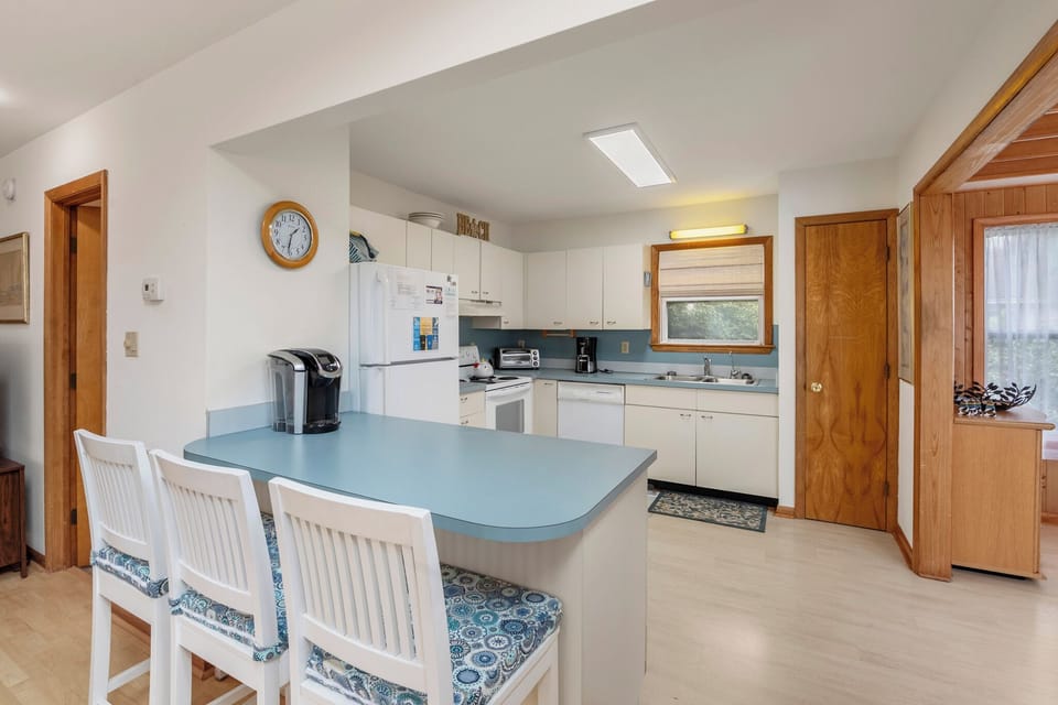 DU101: Easy Breezy | Mid Level Kitchen
