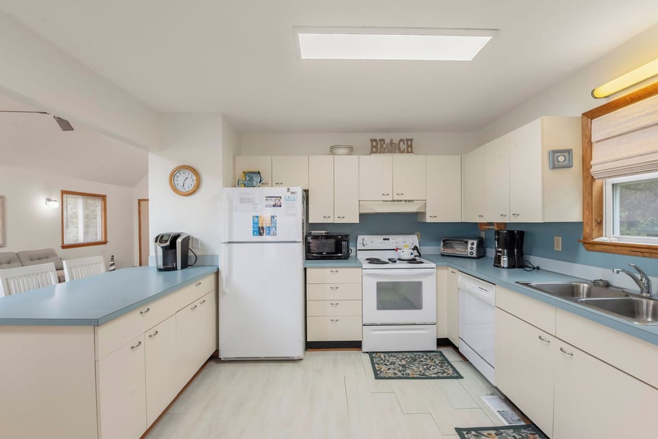 DU101: Easy Breezy | Mid Level Kitchen