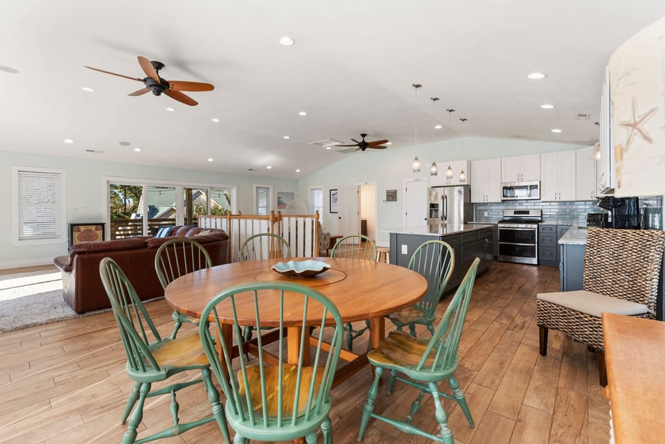 M840: Salty Sunsets | Top Level Dining Area
