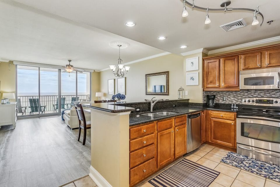 Beauty on the Beach - Kitchen/Dining Room