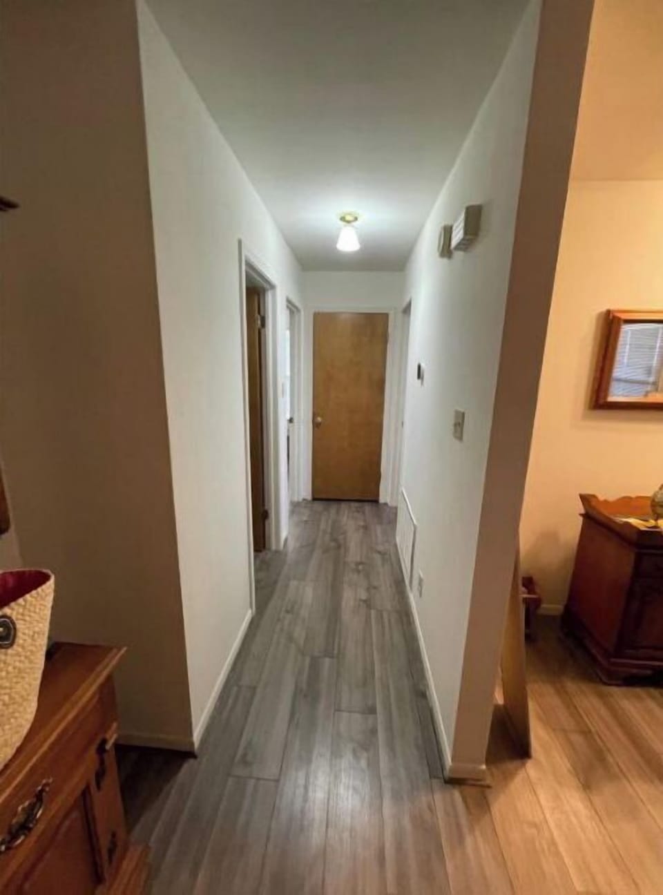 Hallway to bathroom / bedrooms