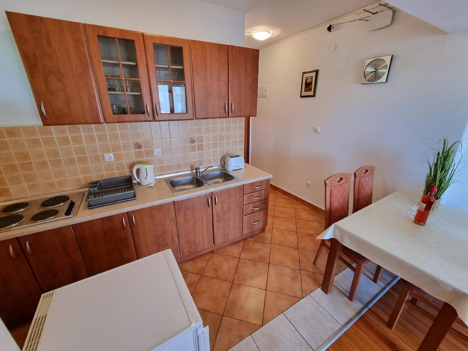 Kitchen area. Studio apartment - kitchen with dining area