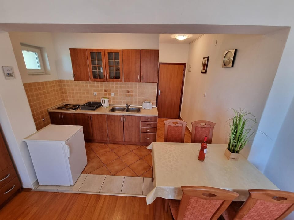 Kitchen area. Studio apartment - kitchen with dining area