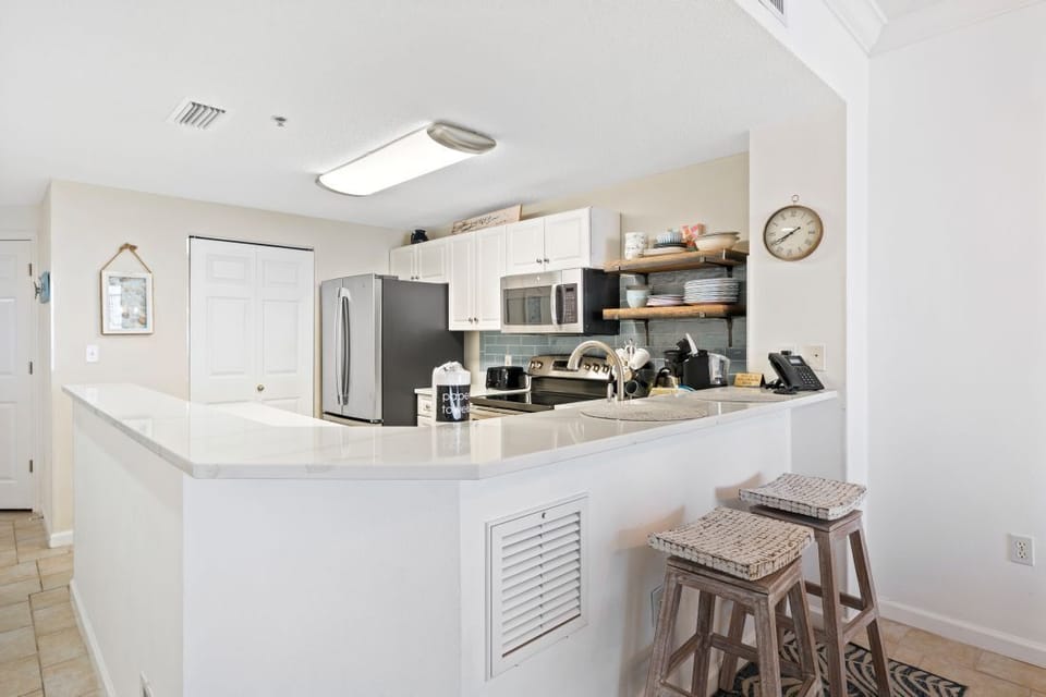 Beach Club 1007A Kitchen