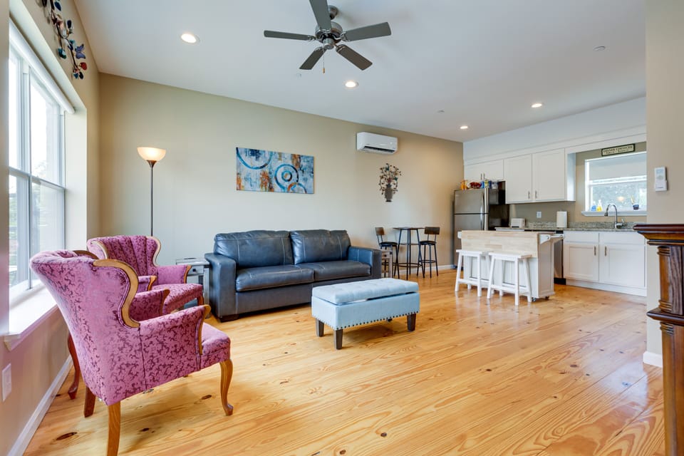 Living Room | Queen Sleeper Sofa | Free WiFi | Electric Fireplace
