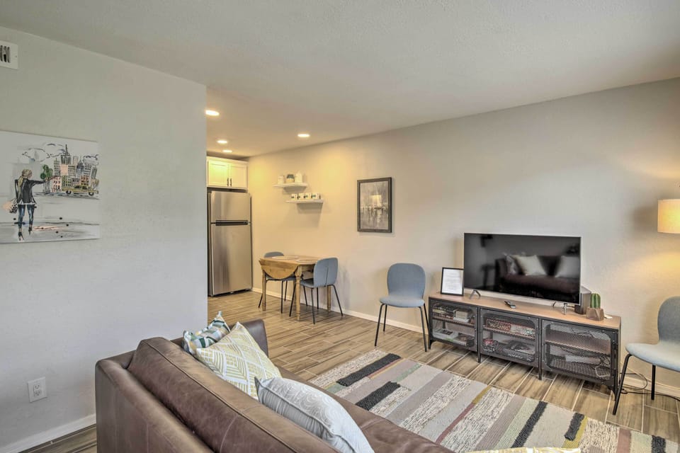 Interior | Open Floor Plan | Free WiFi