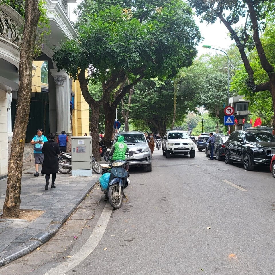 Just 20 steps to Hoan Kiem Lake