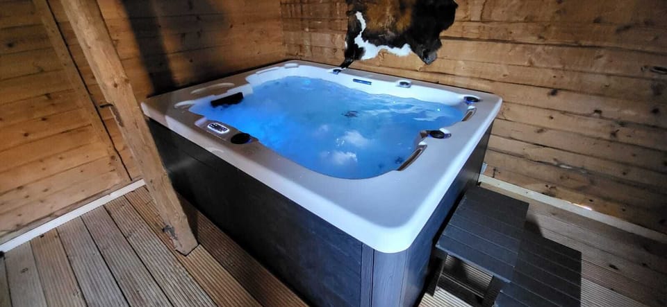 Indoor spa tub