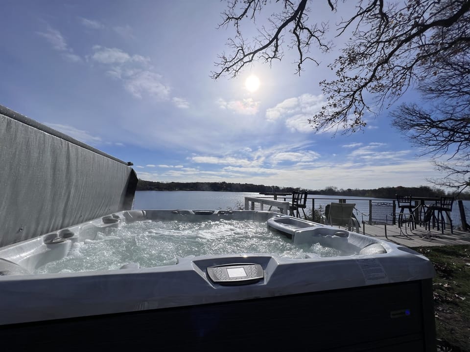 New hot tub overlooking the lake!