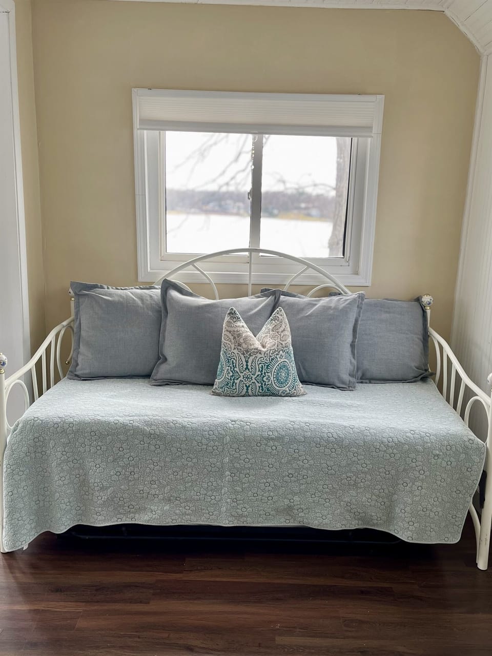 The two-twin trundle bed in the primary bedroom.