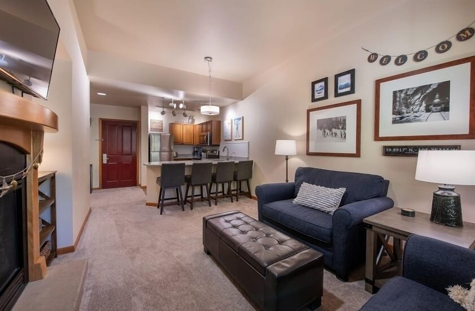 Living Room, Furniture, Indoors, Lamp, Couch
