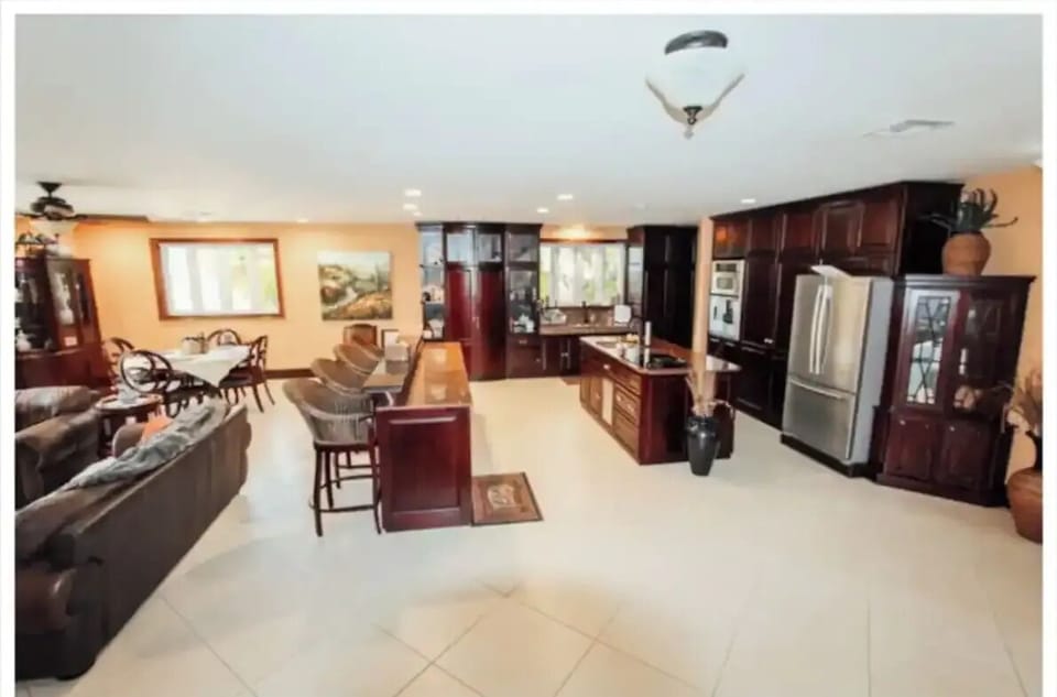Kitchen/Family Room 