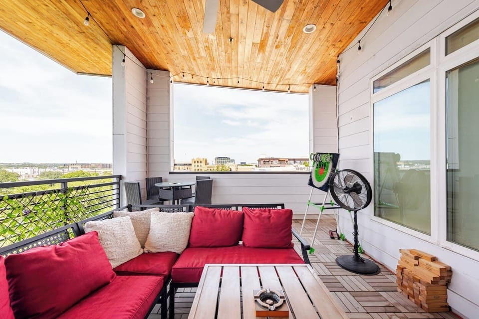 Private balcony overlooking the Riverwalk