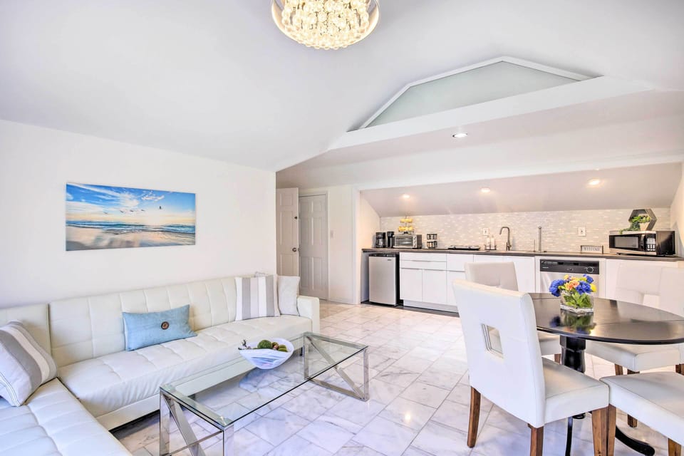 Lounge | Full Sleeper Sofa | Dining Area | Kitchenette