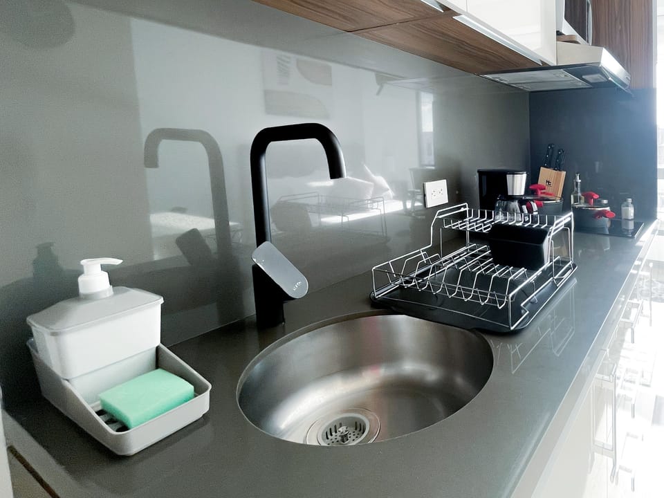 Lavaplatos y escurridor / Dishwasher and drainer