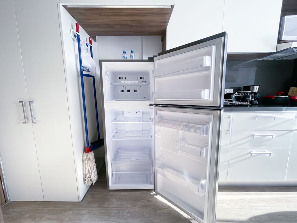 Nevera y congelador / Refrigerator and freezer