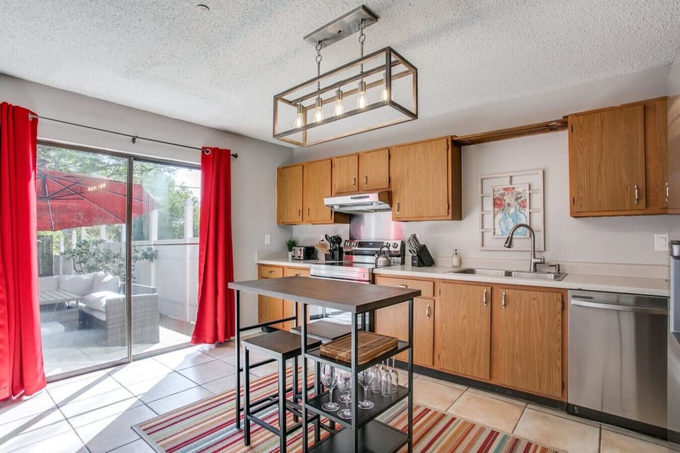 Beautifully organized and equipped — just bring groceries.