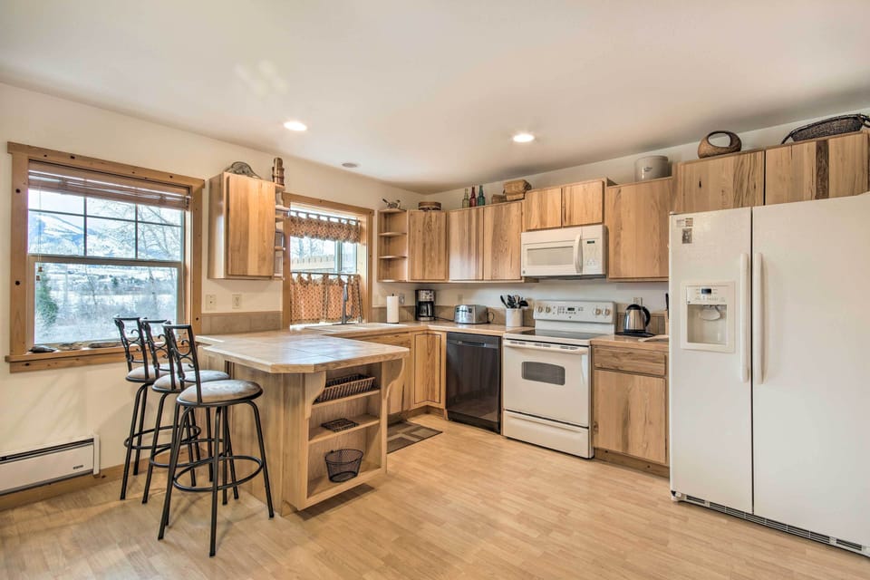 Kitchen | Free WiFi | Grab Rails in Bathroom/Shower | Towels/Linens